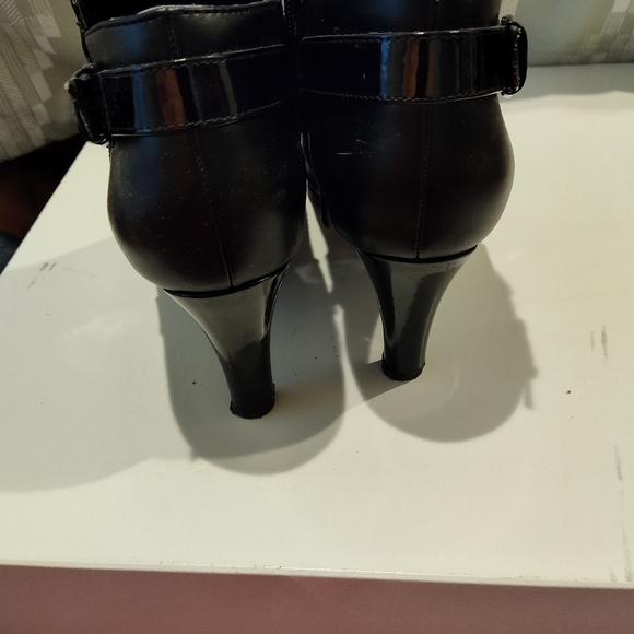 Bandolino Black booties - Picture 3 of 5